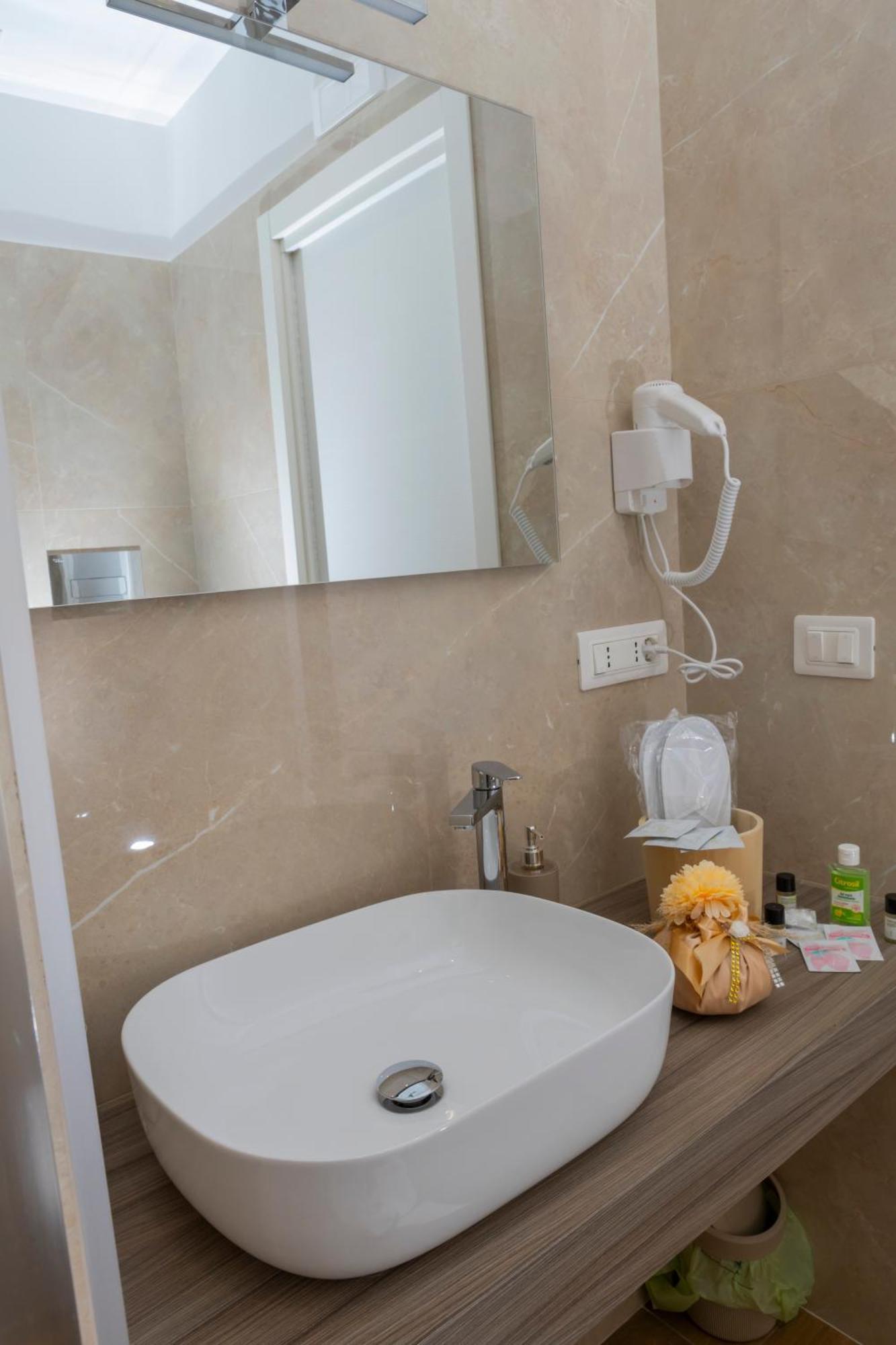 Alleria Rooms Наполи Екстериор снимка