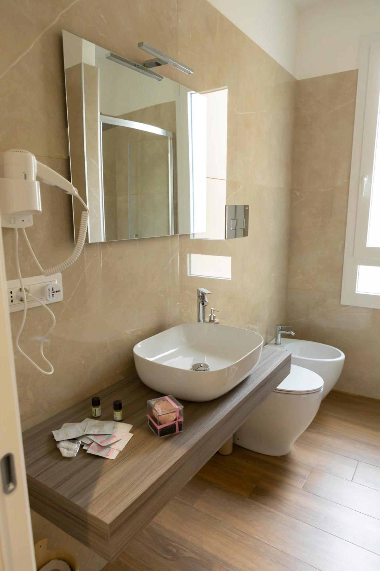 Alleria Rooms Наполи Екстериор снимка