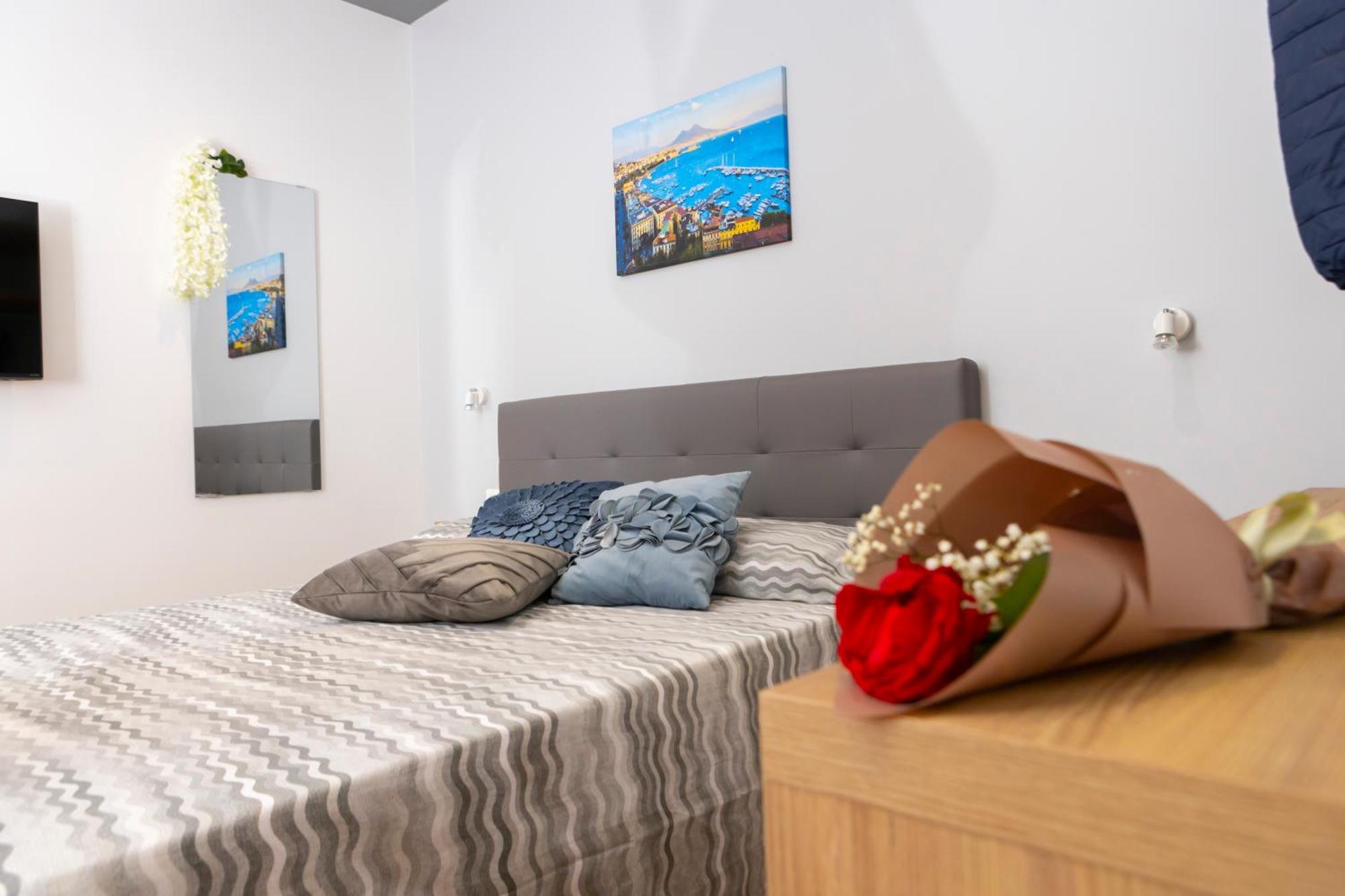 Alleria Rooms Наполи Екстериор снимка