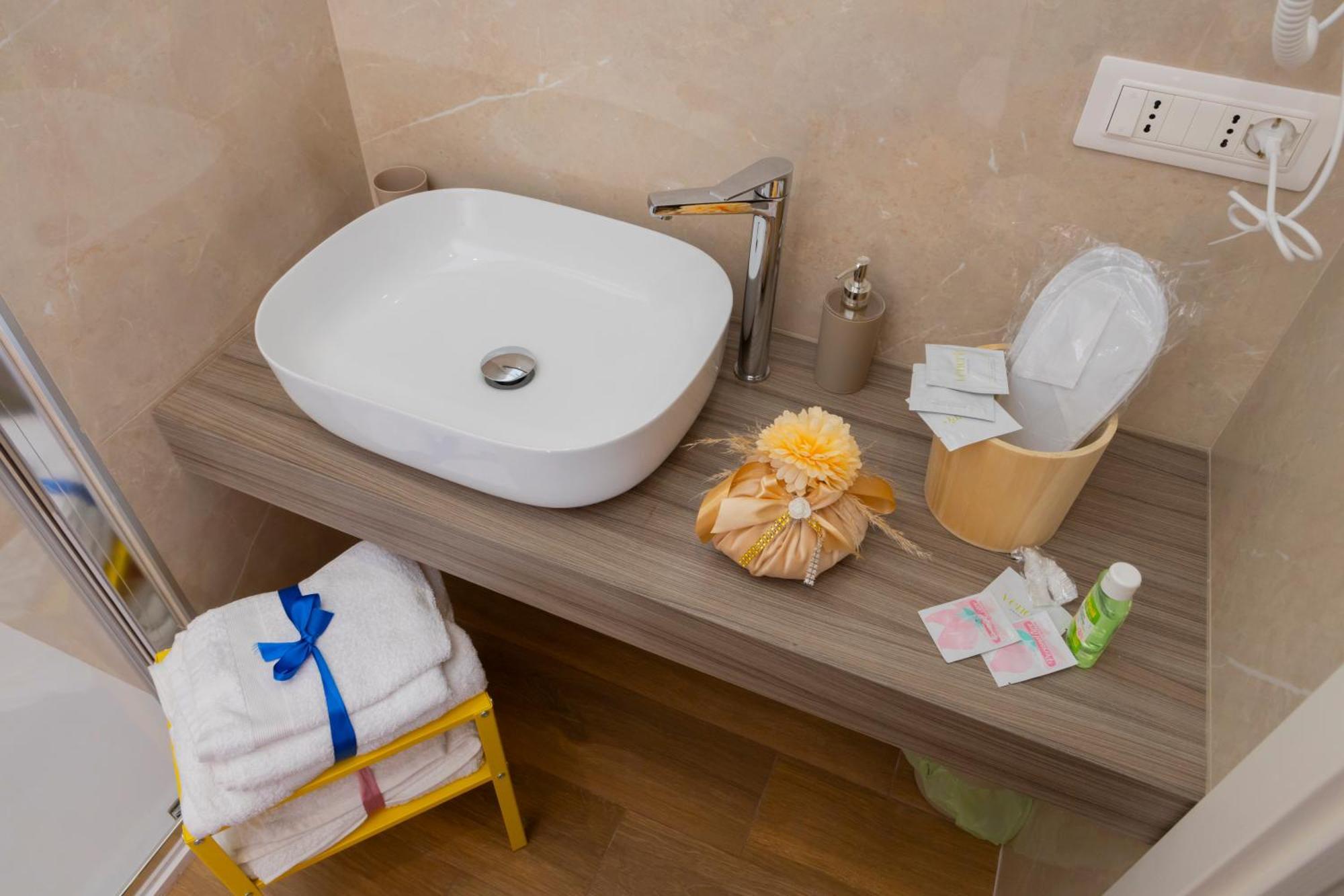 Alleria Rooms Наполи Екстериор снимка