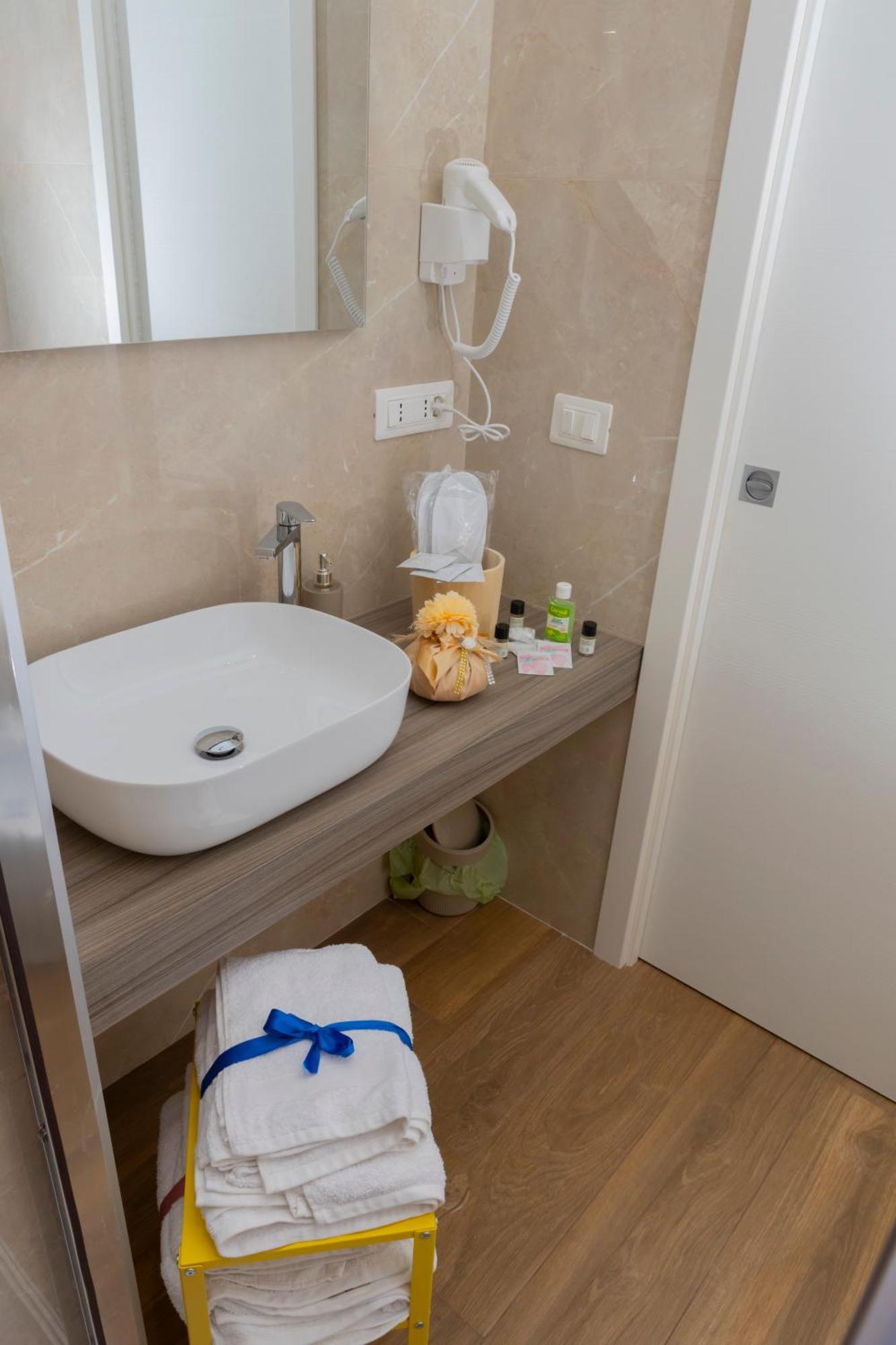 Alleria Rooms Наполи Екстериор снимка