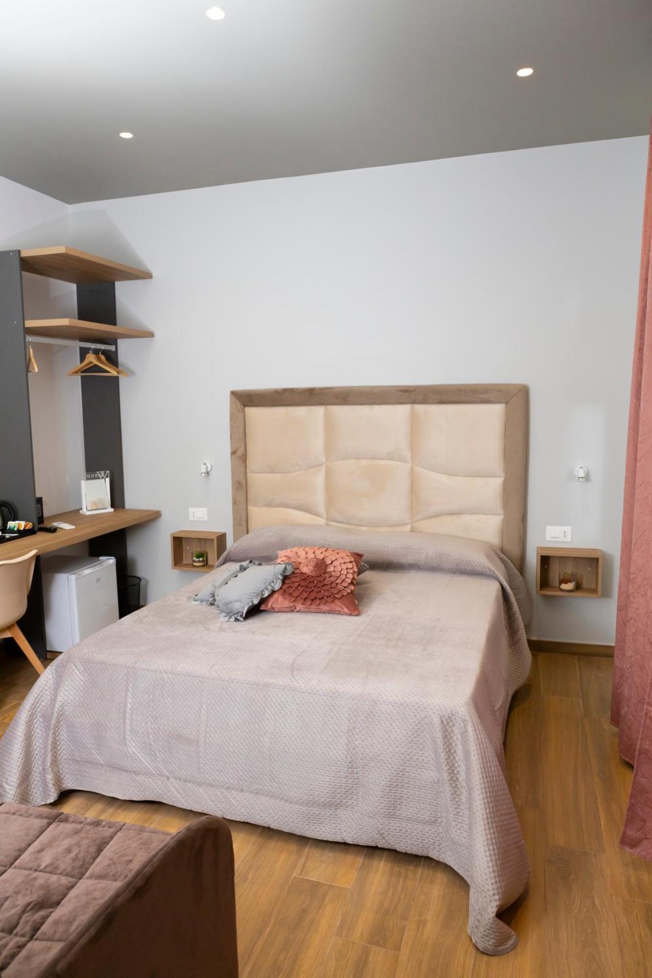 Alleria Rooms Наполи Екстериор снимка
